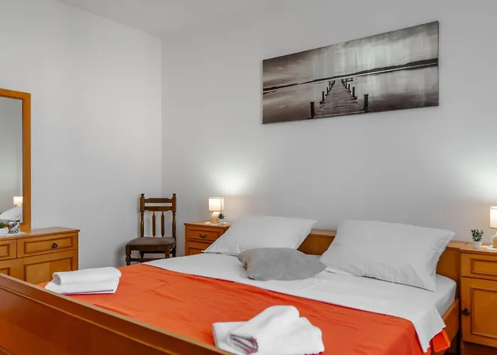 Floreani By Interhome Lägenhet Vir