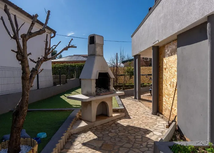 Floreani By Interhome * Vir