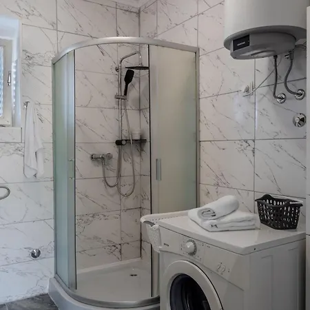 Floreani By Interhome Daire